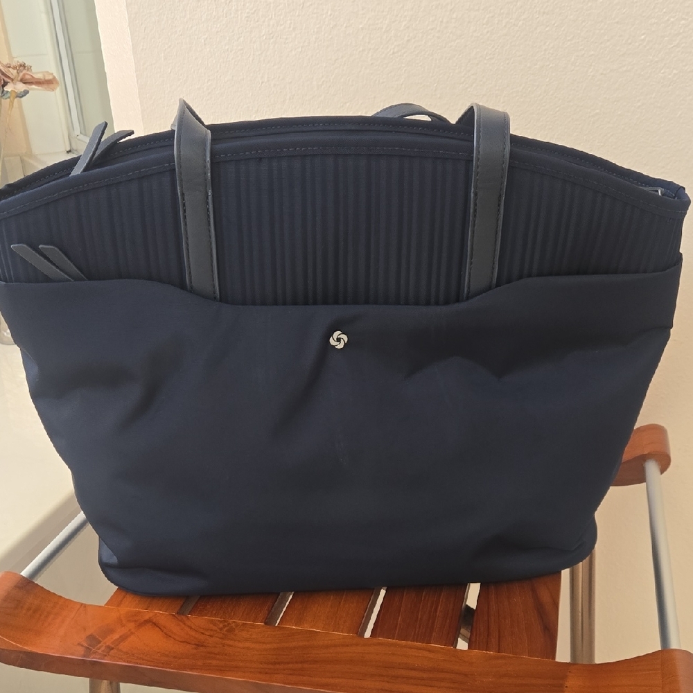 Samsonite Silhouette 18 Navy Tote